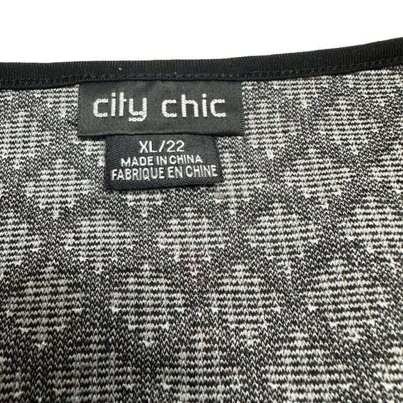 City Chic Top Womens Size 22 Black White Sleeveless Zipper Front Peplum - Picture 5 of 7